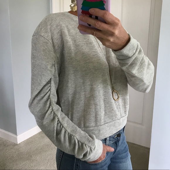 ❤️SIZE LARGE❤️Grey Ruched Sleeve Top - Picture 3 of 6